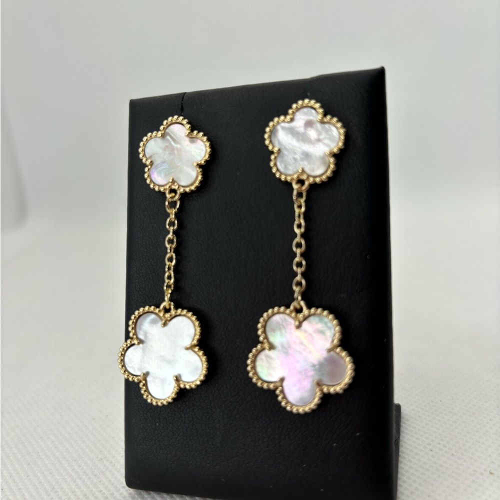 Mother of pearl clover earrings